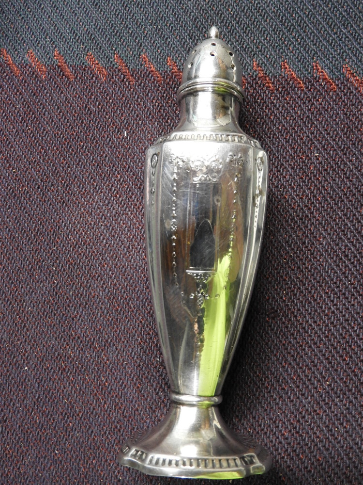 Oneida Silverplate - Pepper Shaker - Grosvenor - VG