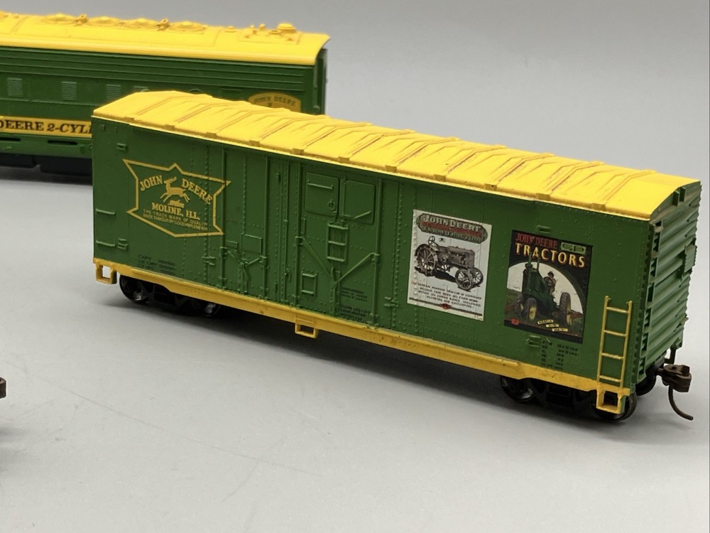 The Danbury Mint John Deere 2-Cylinder Express Train 5 Piece Set Display