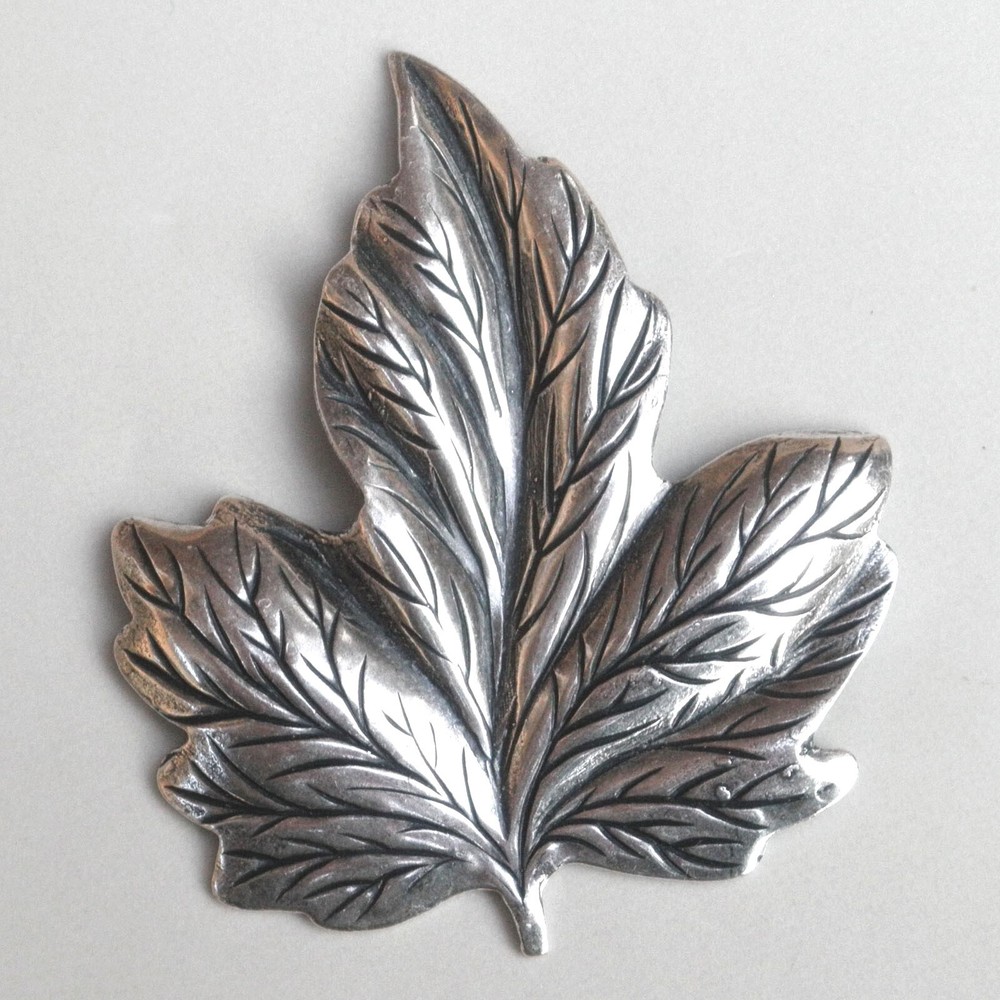 #5008 LARGE ANTIQUED STERLING SILVER PLATED MAPLE LEAF - 1 Pc