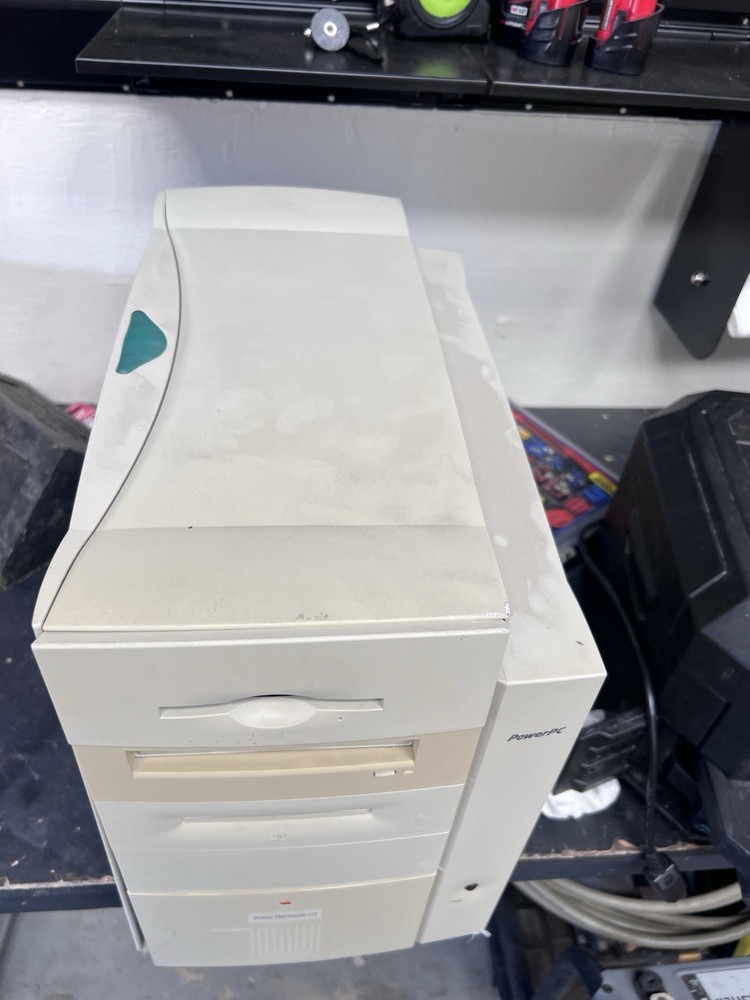 Vintage Apple Power Macintosh G3 PowerPC M4405 Desktop Computer - (Powers On)