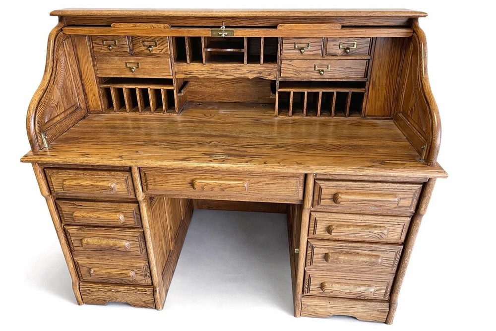 Classic Solid Oak Roll-Top Desk with Pigeonholes & Multiple Drawers – Warm Golde