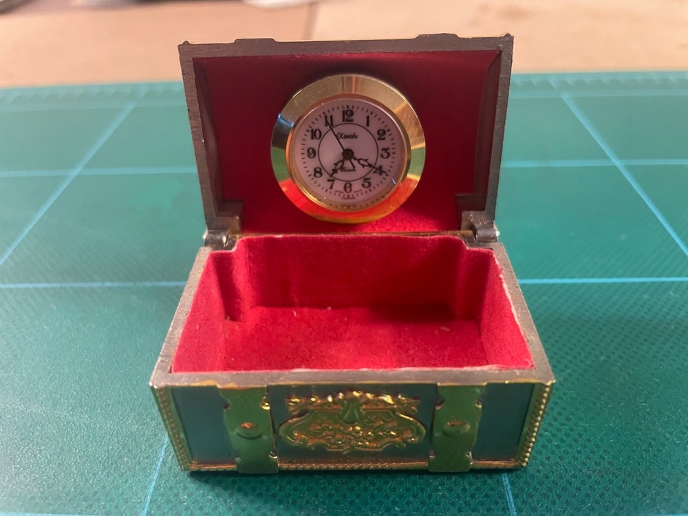 Xanadu mini treasure chest clock untested