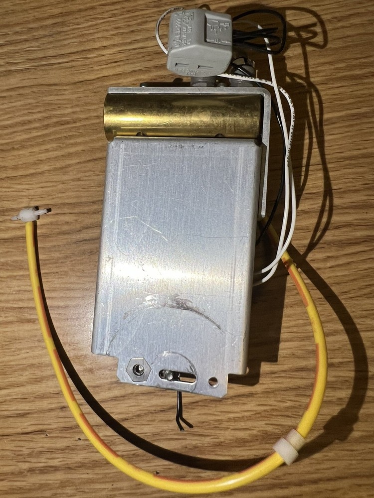 ADEC Dental QUAD VOLTAGE INTRA-ORAL LIGHT SOURCE