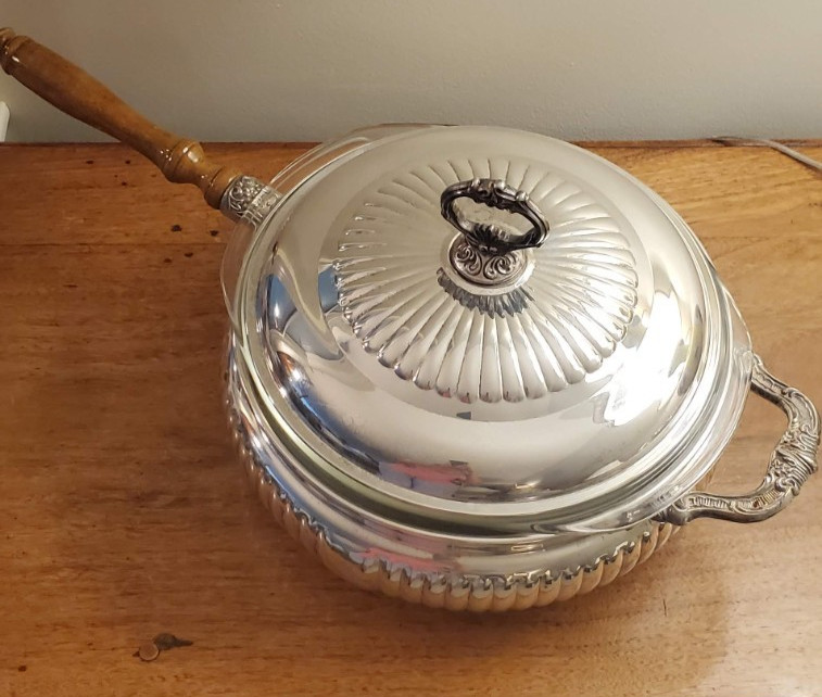 Classic Silverplate Fluted Serving Chasing Dish w Wood Handle & Lid Pyrex insert