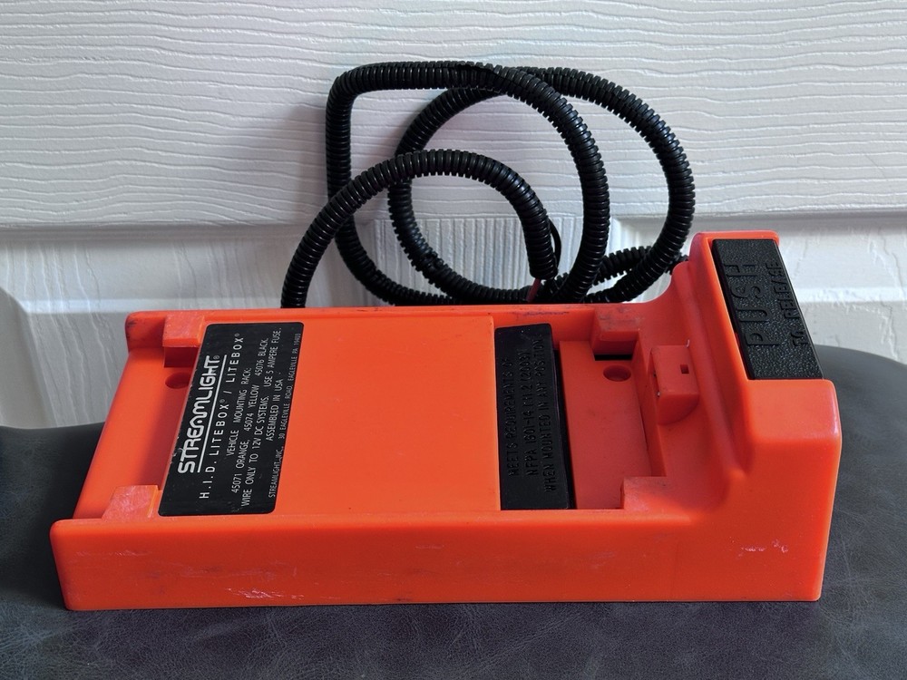 STREAMLIGHT Litebox Flashlight Charging Base - 45070 - W/ Cord -Used