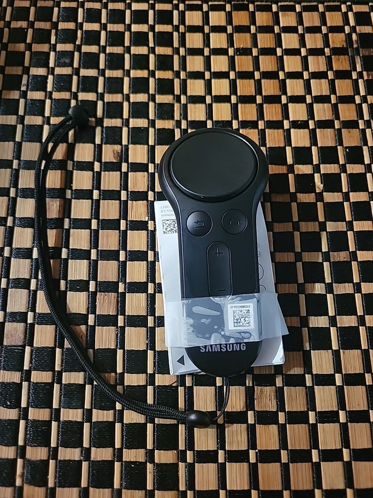 Samsung  ET-YO324BBEGUS Gear VR Controller - Black