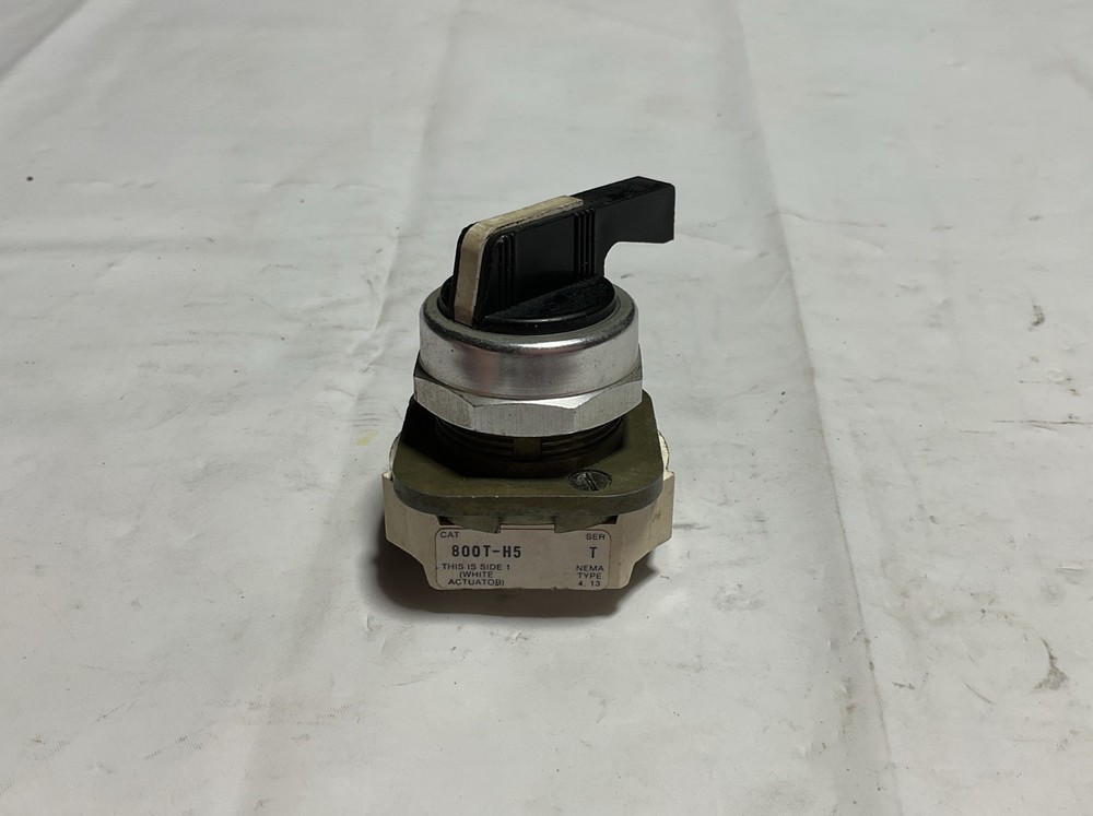 Allen Bradley Selector Switch #800T-H5