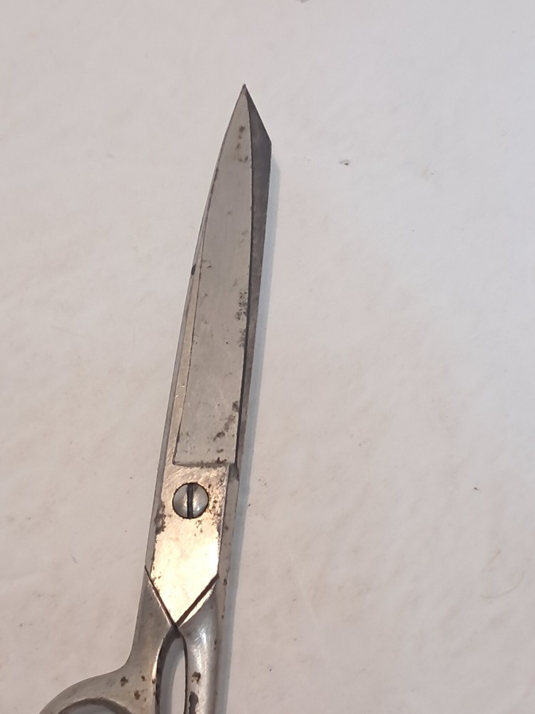 Collectible Vintage Unmarked Scissors (e)