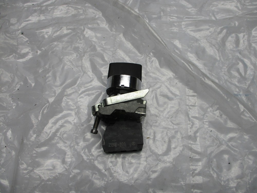 SCHNEIDER ELECTRIC ZBE-101 SELECTOR SWITCH BLACK UNMP
