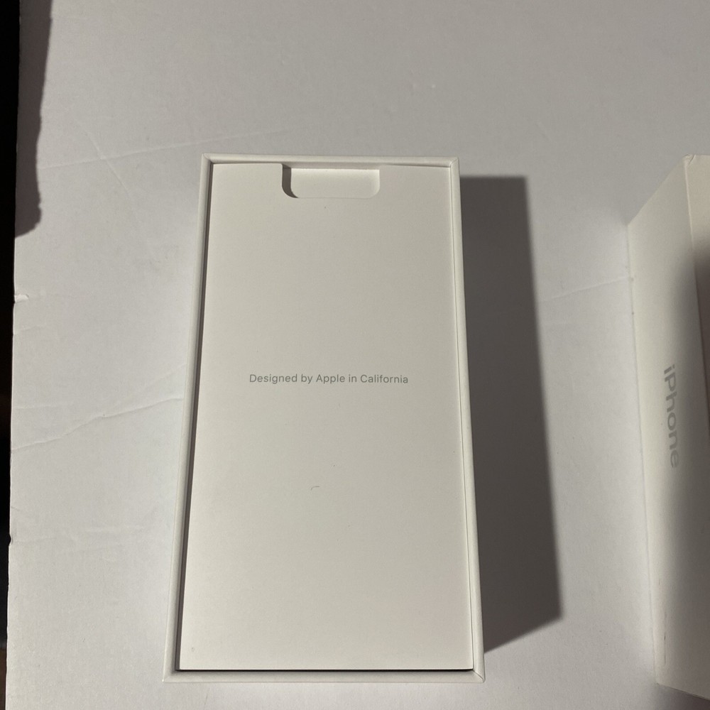 Apple iPhone 7 32 GB BOX ONLY Silver **BOX ONLY**