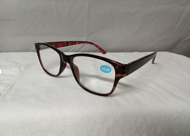 Ellen Degeneres Reading/Sun Readers  Select Styles W/ soft Case