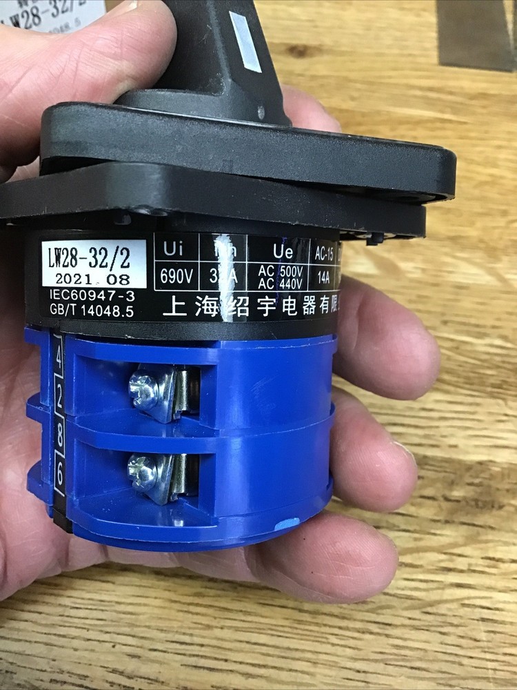 Rotary Cam Changeover Switch LW28-32/2