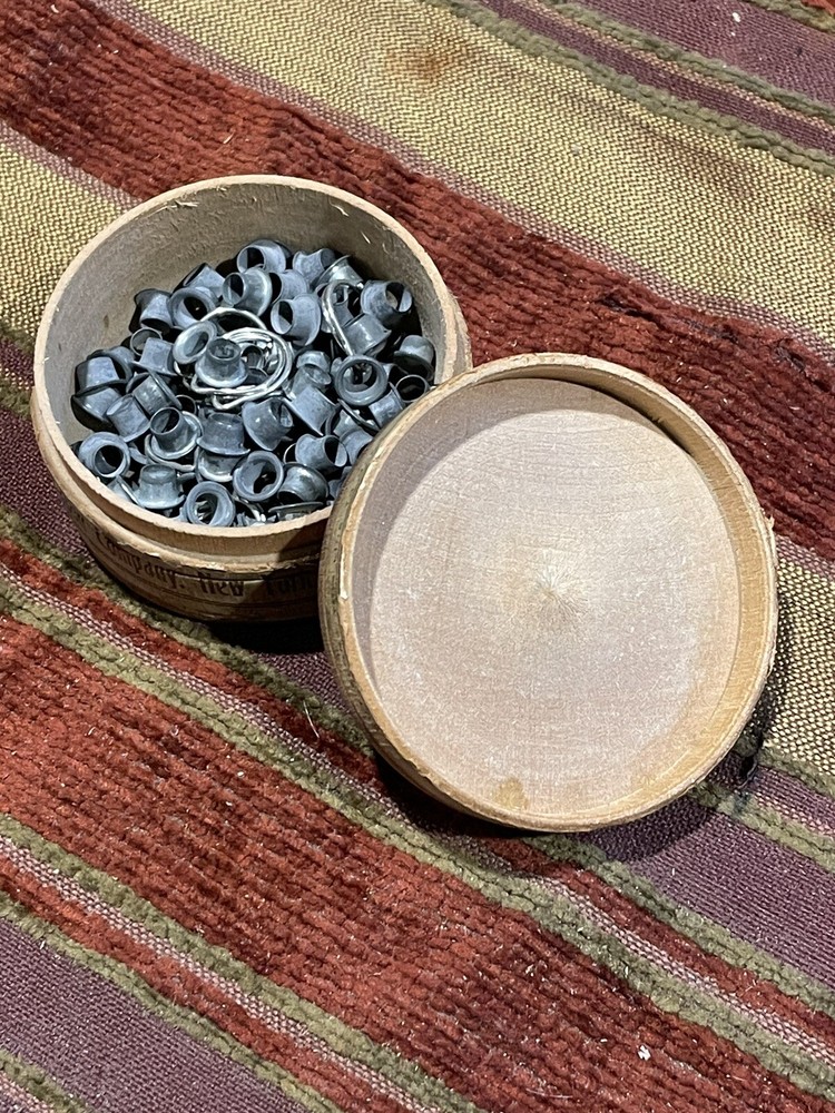 Solid Hed Eyelets Black Memorabilia