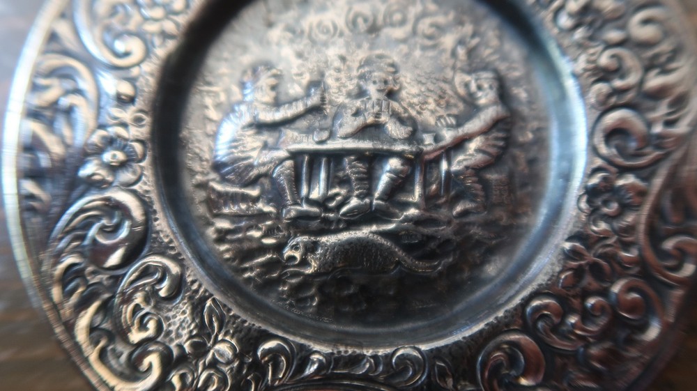 Antique Silver Repousse Drinking Poker Ashtray 3"