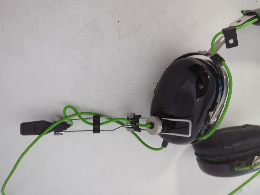 RAZER WIRELESS HEADPHONES - FULLY FUNCTIONAL