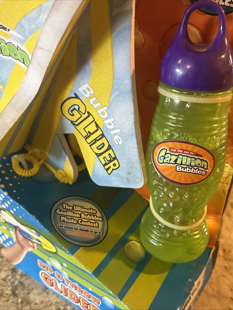 FunRise Gazillion Bubbles Dip & Throw Bubble Glider Plane New With Solution