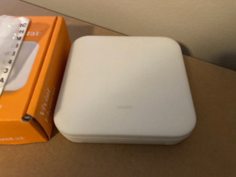 Vivint Element VS-ELEM02-001 V2 Smart Thermostat