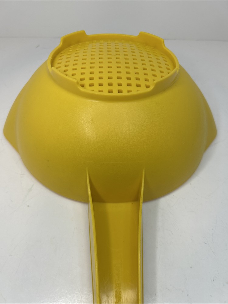 TUPPERWARE Colander Strainer 1 Quart Yellow (G1)