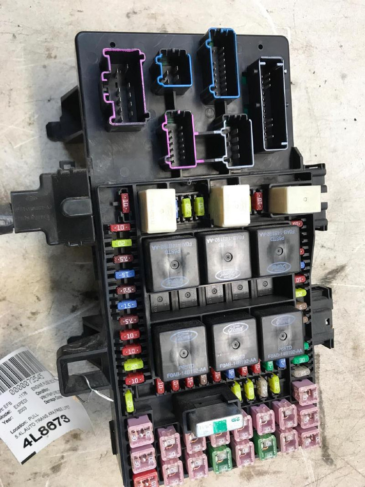 2003-2004 Ford Expedition Lincoln Engine Fuse Box