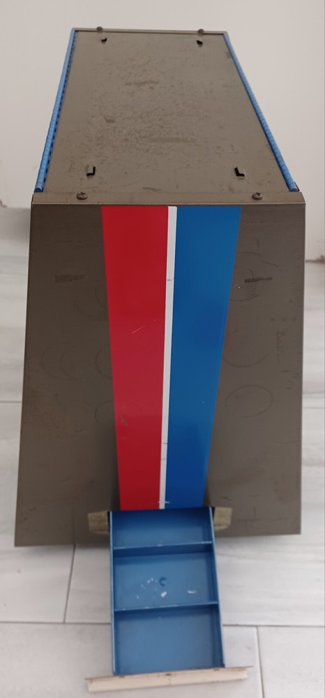 COOL RETRO EVEREADY BATTERY CONTERTOP DISPLAY CASE -ROTATES AND LOCKS