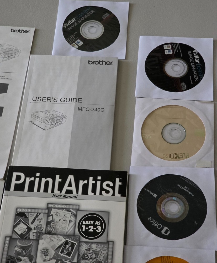 Misc early 00s computer software CD Disc Lot, pamphlets manuals