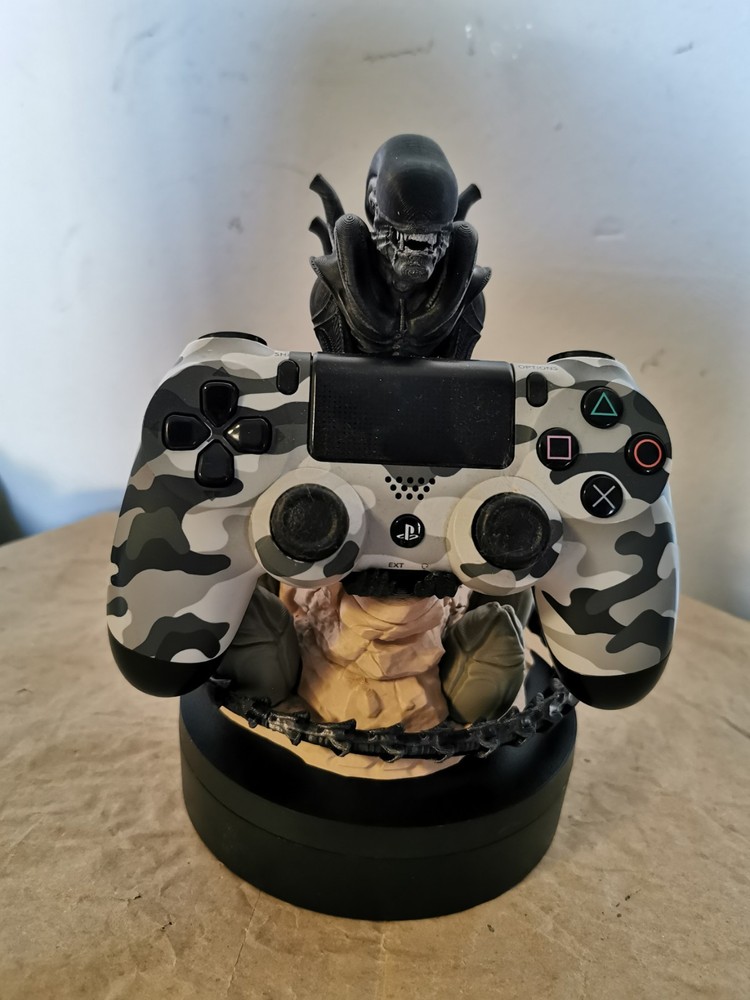 Alien 👽 Controller Holder ( 3d Printed)