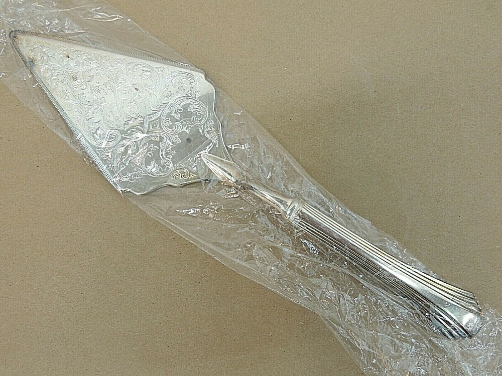 TOWLE PIE SERVER, SILVERPLATE TOW 3452