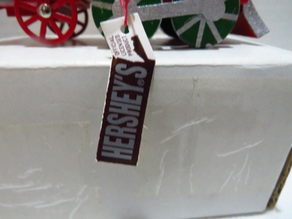VTG HERSHEYS WOOD TRAIN ENGINE WITH HERSHEYS TIN