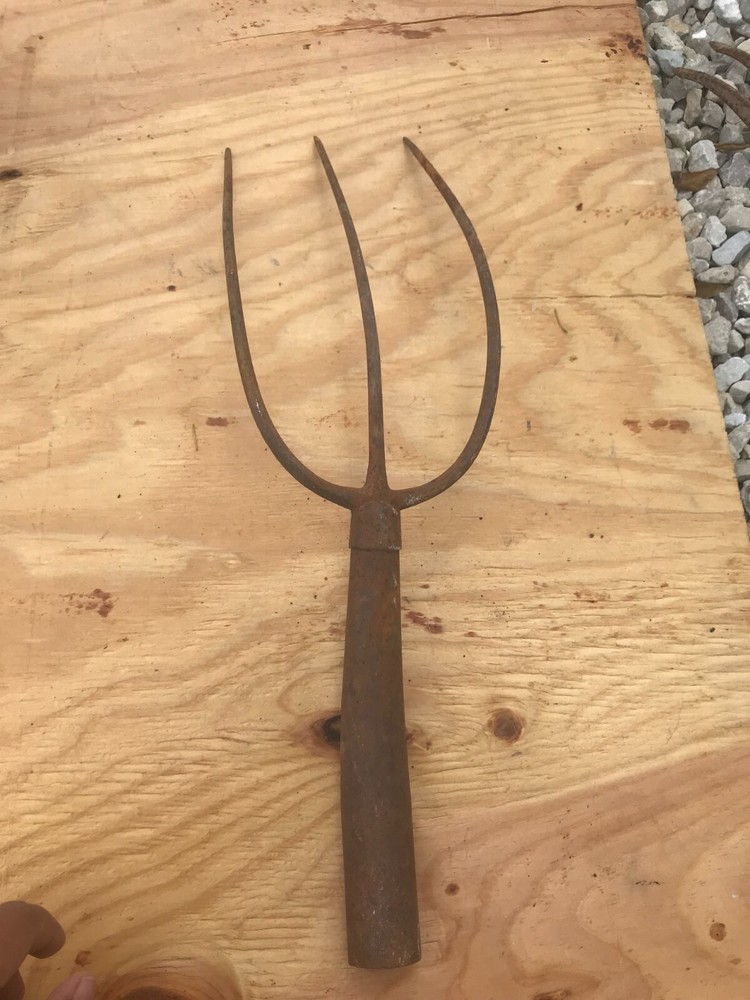 Fork Rake Head 3 Thines Rusty Rustic no handle Original Vintage Primitive Metal