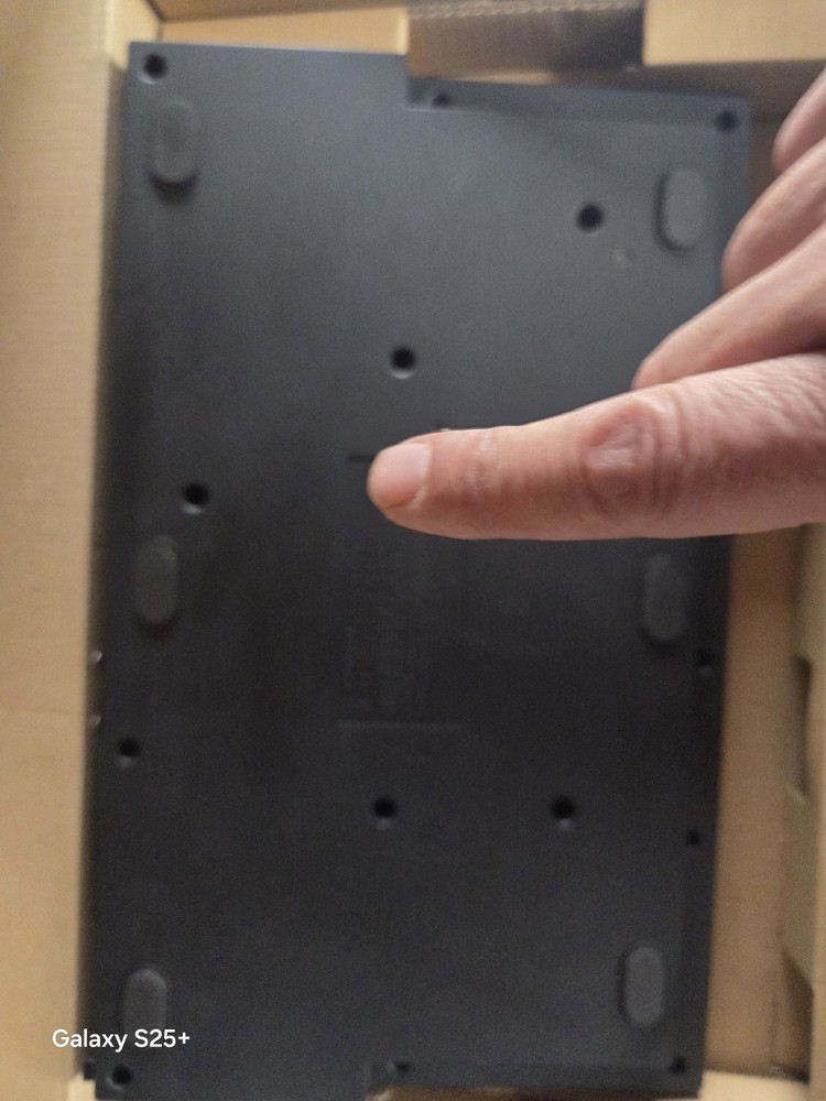 Roland MC-707 Groovebox Aira 8-Track Sampler/Sequencer/Synth