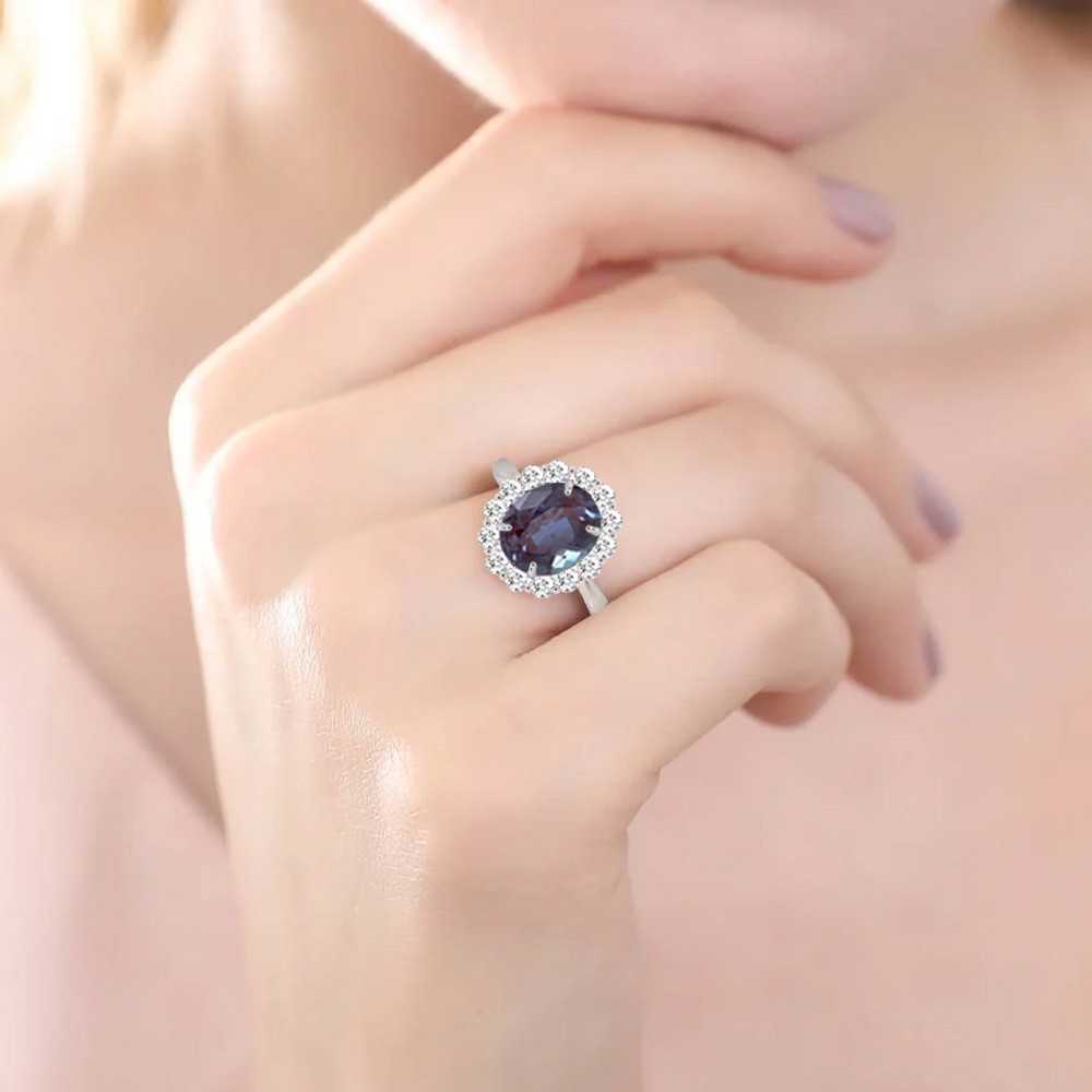 Platinum/K18 3.5ct Oval Lab-Grown Alexandrite Ring