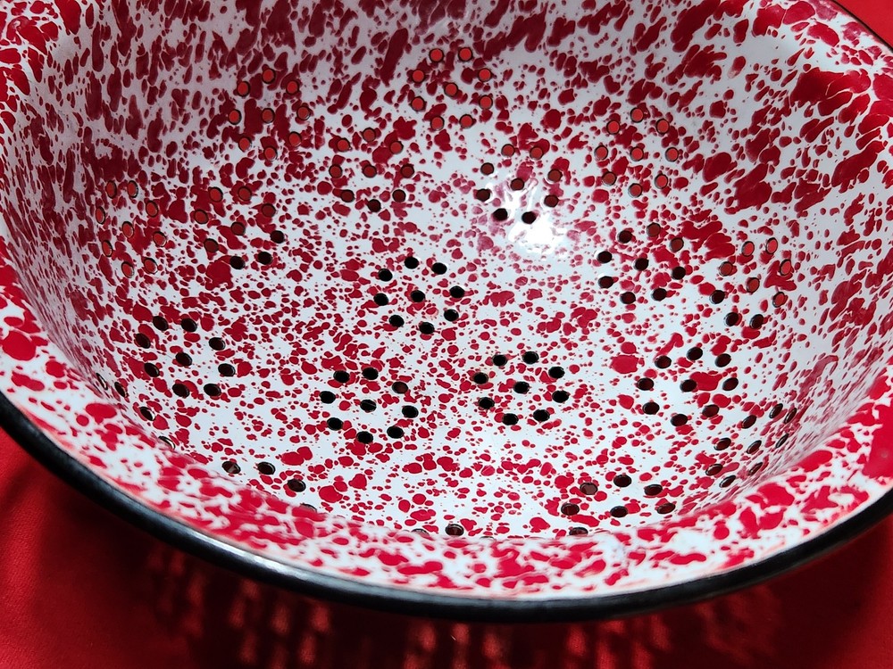 Crow Canyon Home Enamelware Colander Spatter ware red & white 41w6