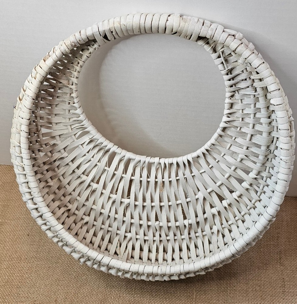 Vintage White Wicker Round Wall Pocket Decor Basket Storage