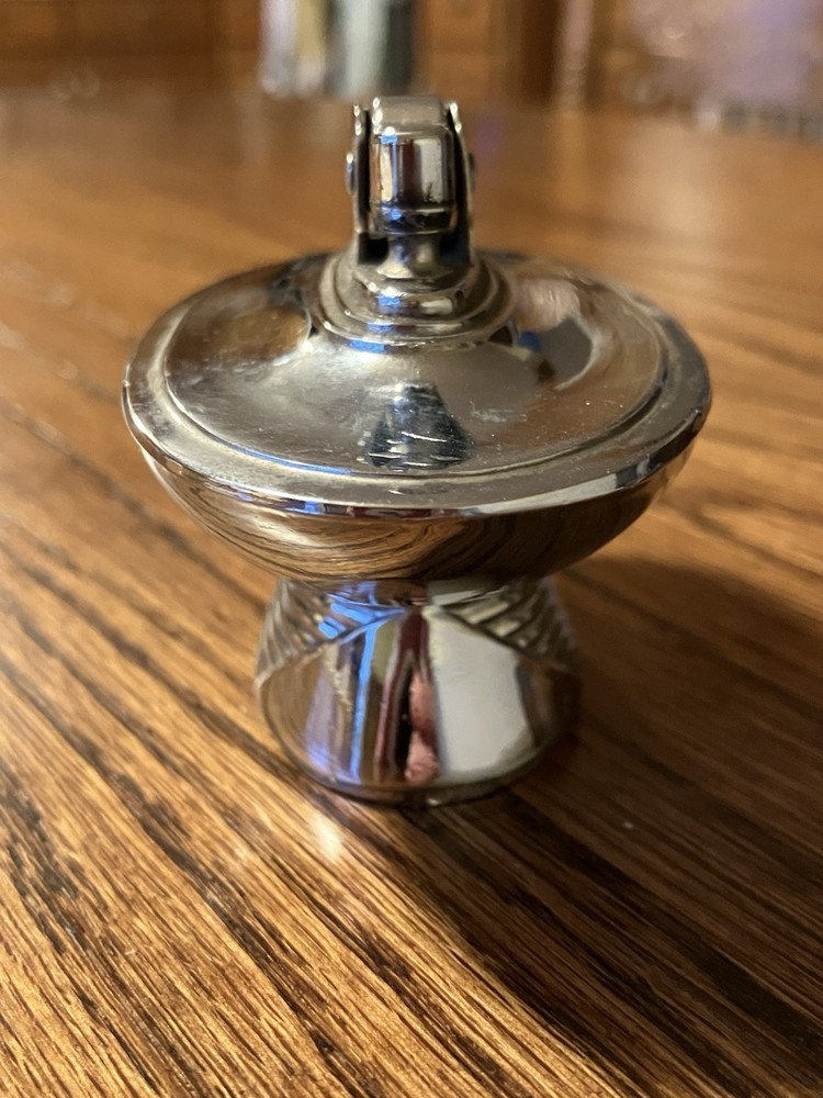 Vintage MCM Ronson Tempo table lighter.