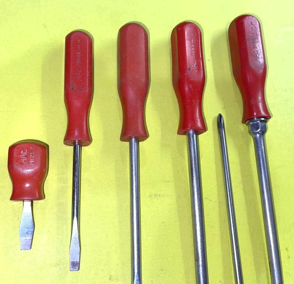 MAC TOOLS VINTAGE 9 PIECE ASSORTED RED HARD HANDLE SCREWDRIVER SET