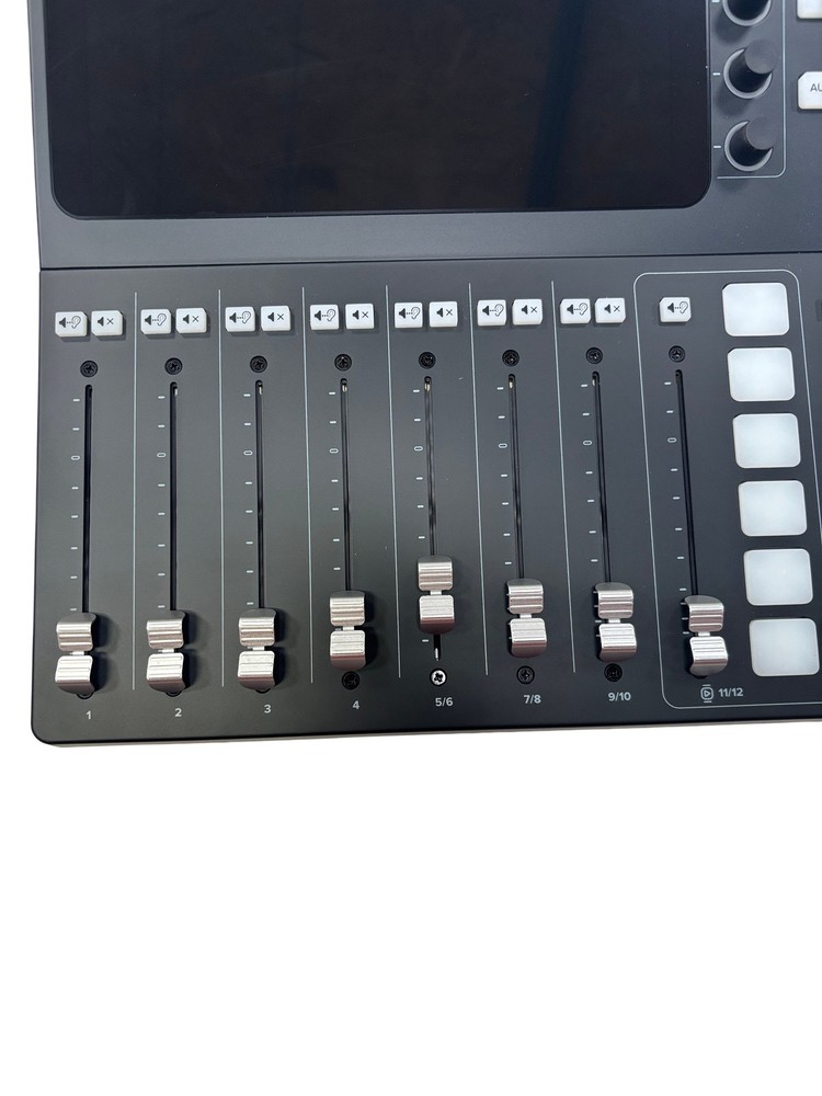 Mackie DLZ Creator Advanced Content Creation Studio Audio Mixer