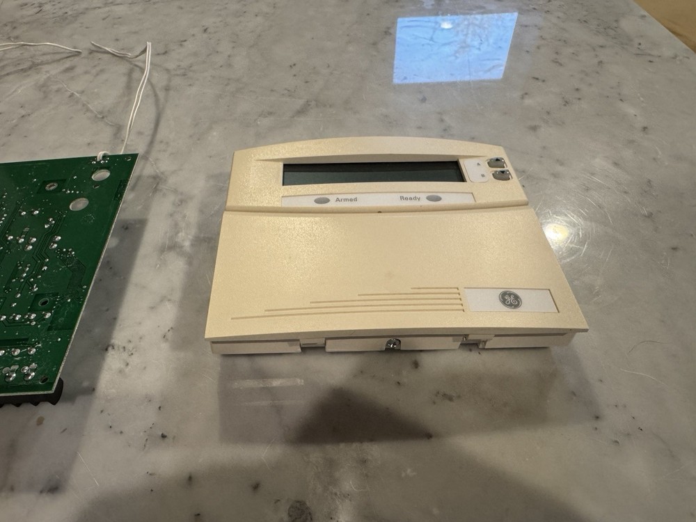 GE Concord 4 alarm panel with keypad