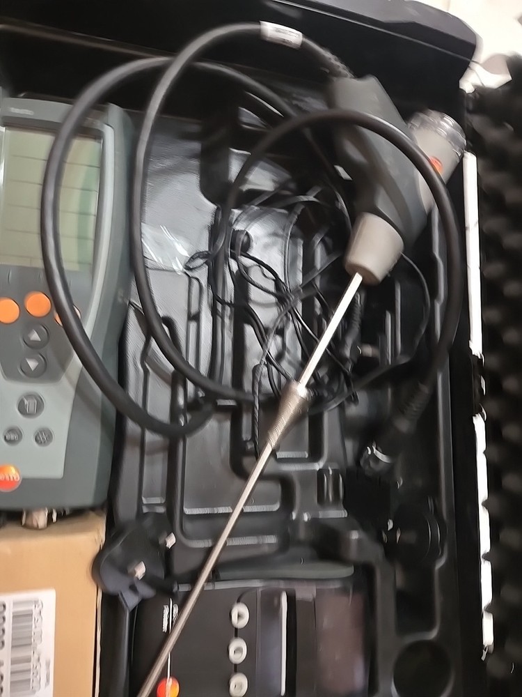 Testo 327-1 Flue Gas Analyzer Kit with printer