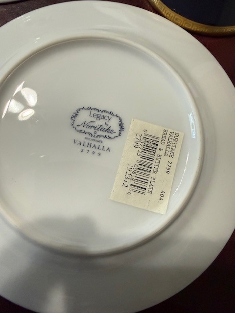Legacy By NORITAKE - 2799 - Valhalla - 5 Piece Place Setting