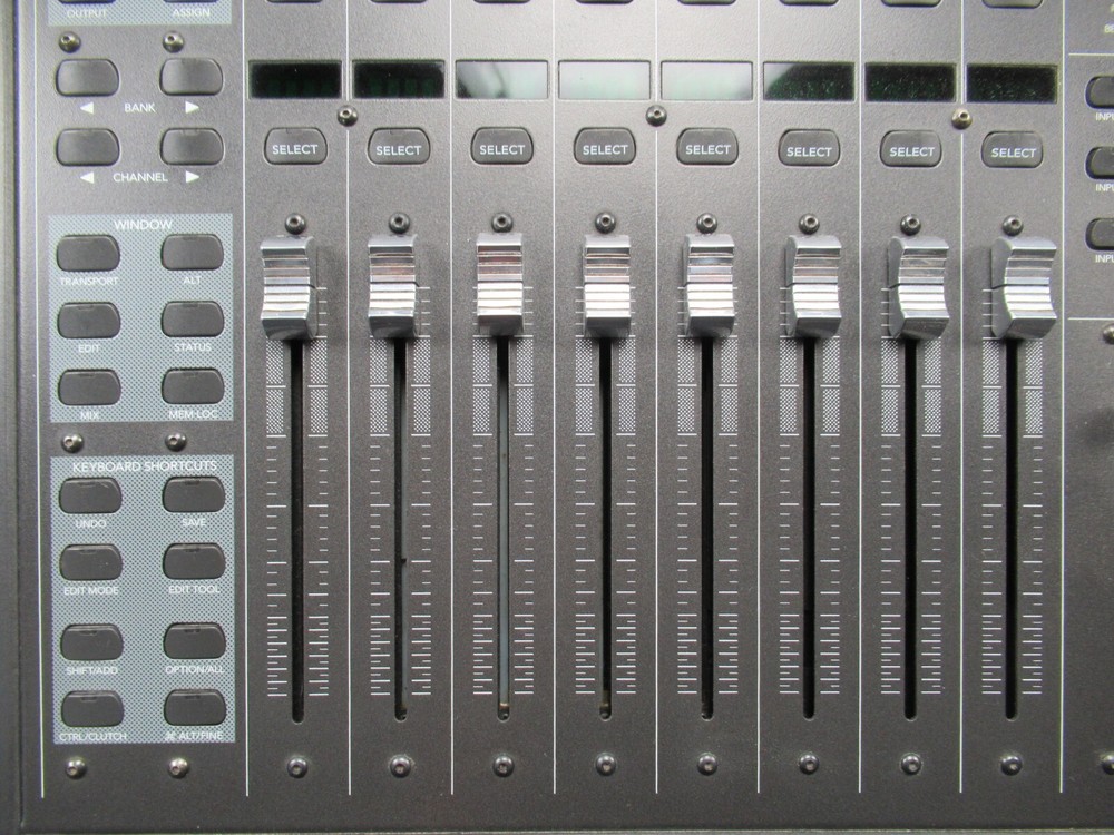 Mackie HUI Human User Interface DAW Surface Controller 9M1803 8-Channel