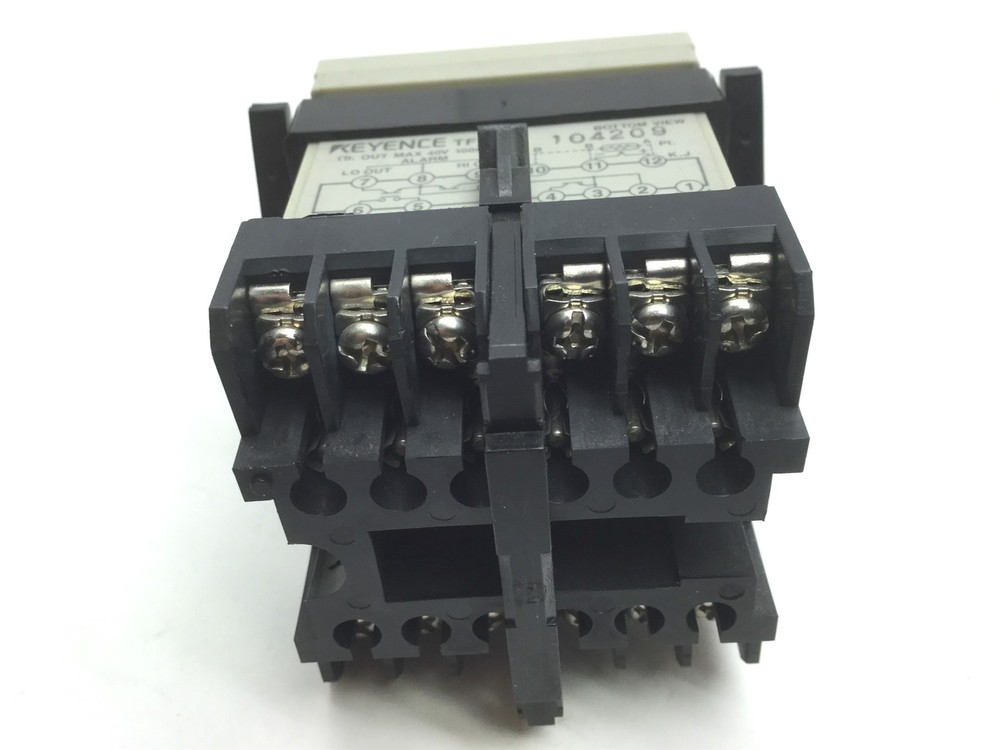 Keyence TF1-15 Temperature Controller Panel Mount Voltage 12-24VDC