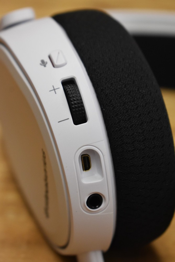 Steelseries Arctis 3 Console Wired High-Performance Gaming Headset White Chatmix