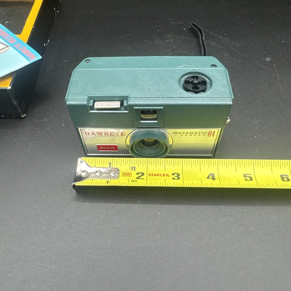 Kodak Hawkeye Instamatic R4 Camera Flash Model w/Original Box - UNTESTED (B3)