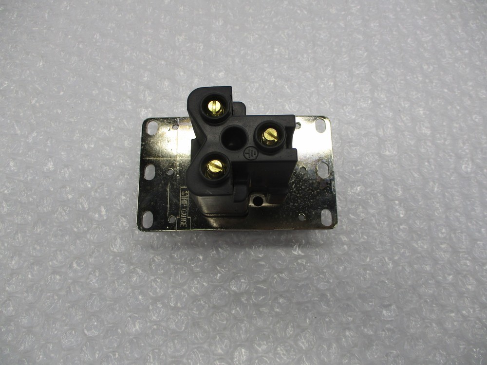 HUBBELL HBL9330 RECEPTACLE NSNP