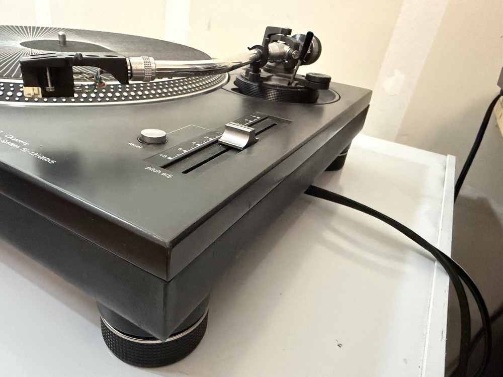 Technics sl-1210mk5 Turntable Black