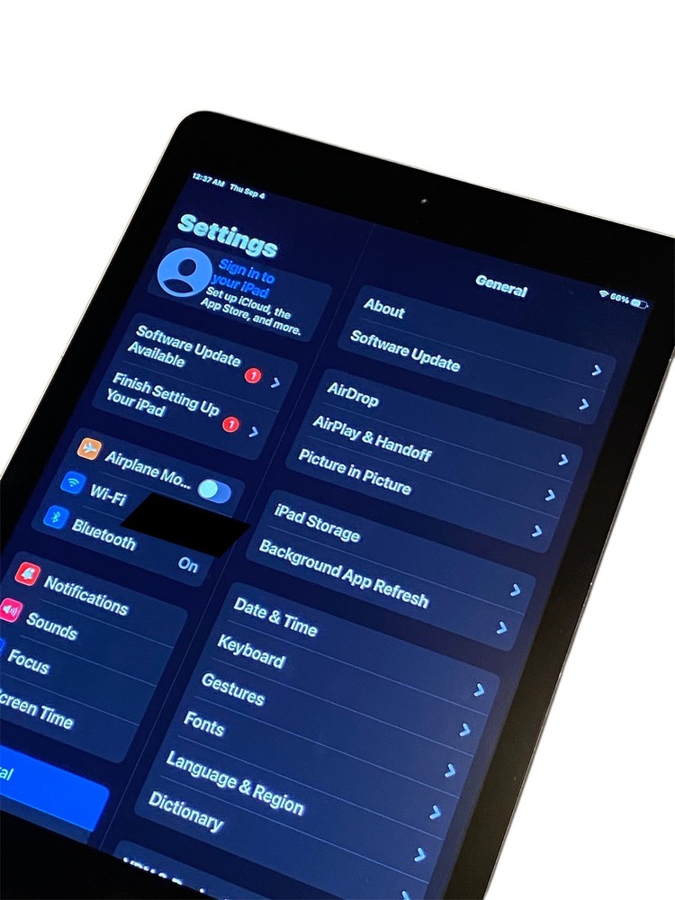 Apple iPad (9th Generation) 64GB -Original Twitter App