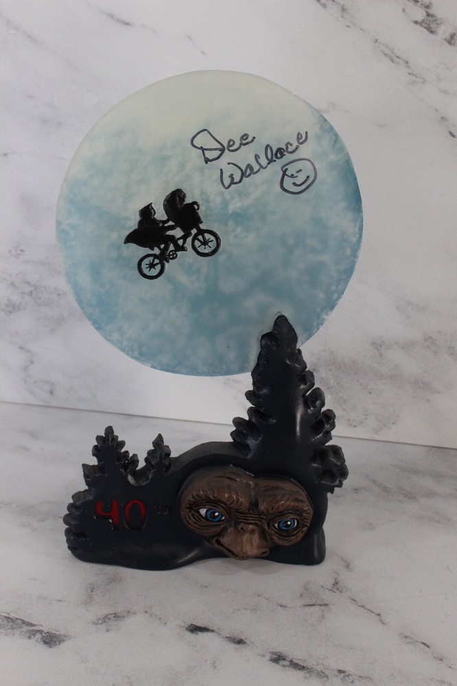 ET  Extraterrestrial Statue Signed by Dee Wallace 100%