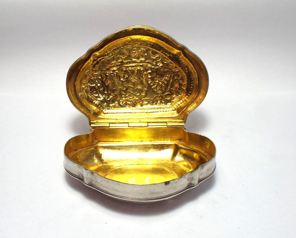 RARE CONTINENTAL MID 18th CENTURY SOLID SILVER SNUFF BOX, c1740