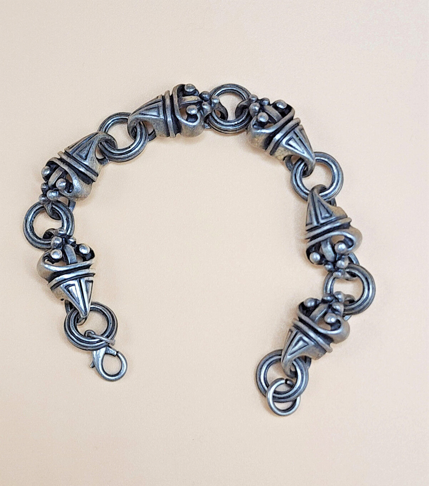 Lovely Pewter Cone Shaped Linked Bracelet (1534)