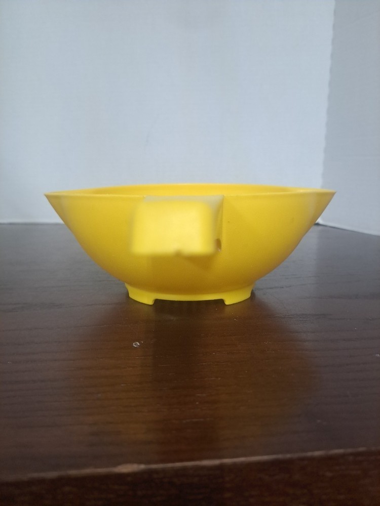 Vintage Tupperware Yellow 1 Quart Plastic Strainer Collander